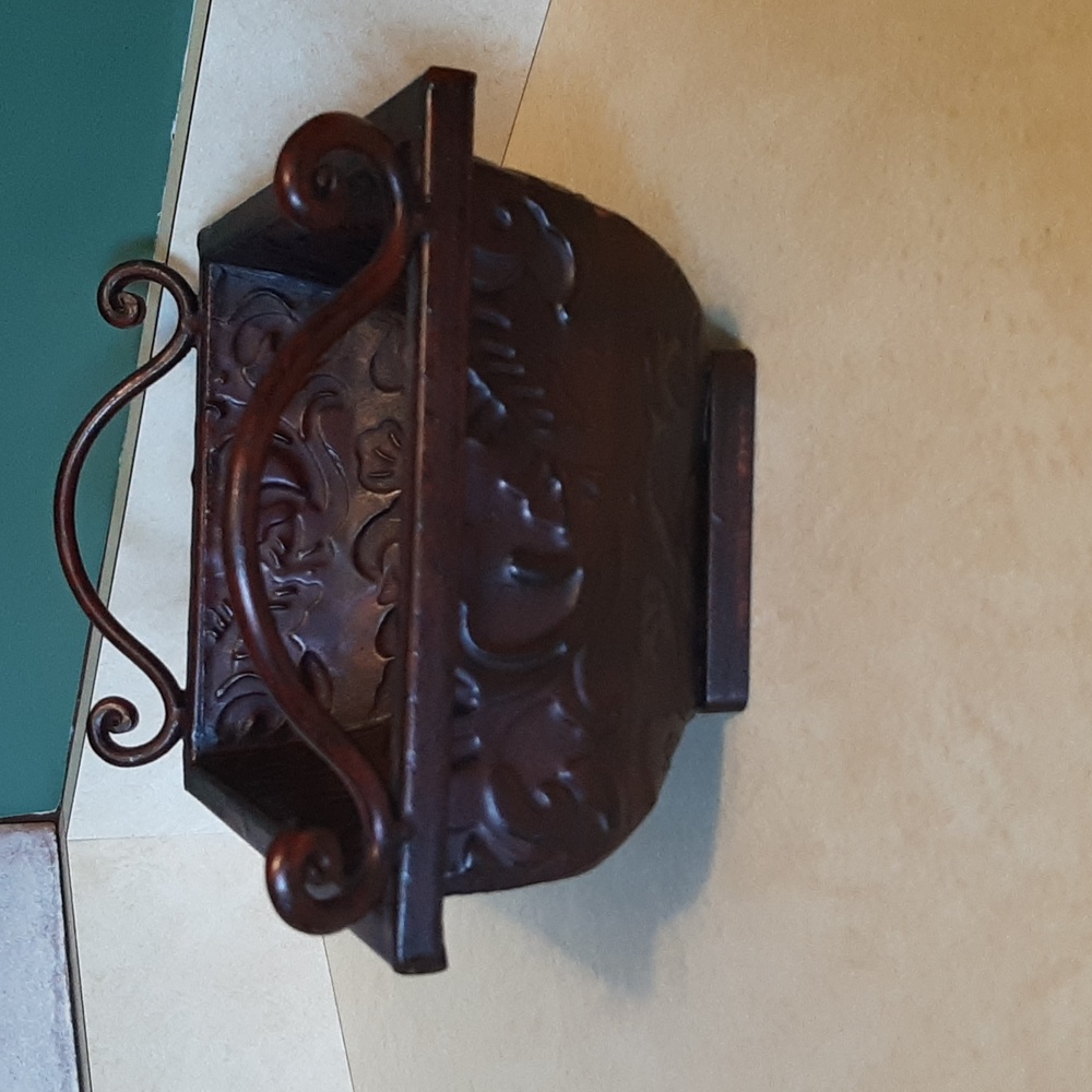 Pretty Metal Planter/Container - Picture 3 of 4